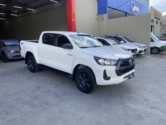 TOYOTA HILUX 2.8 D-4D TURBO DIESEL CD SR 4X4 AUTOMÁTICO TOYOTA HILUX 2.8 D-4D TURBO DIESEL CD SR 4X4 AUTOMÁTICO
